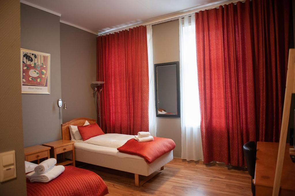 Henriks Hotell Skien Esterno foto