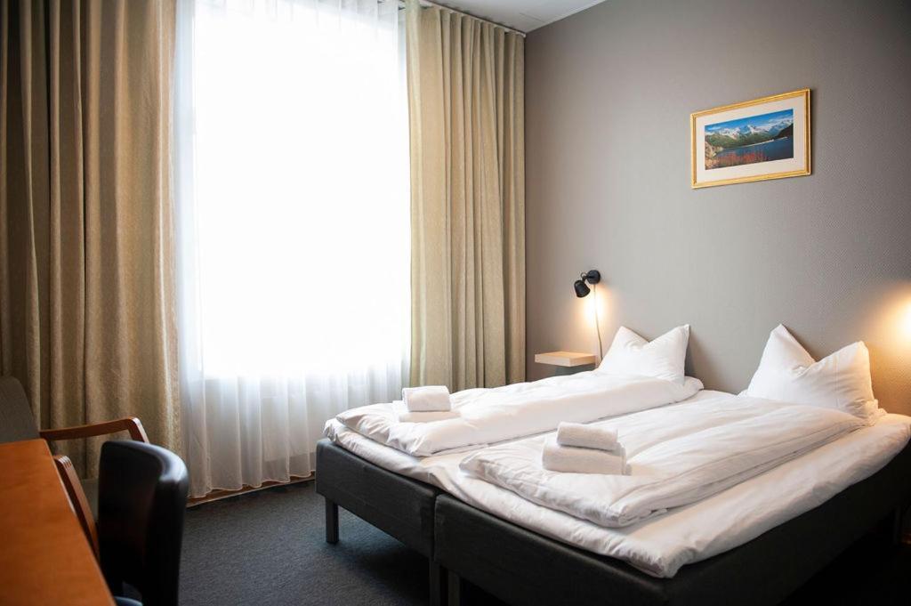 Henriks Hotell Skien Esterno foto