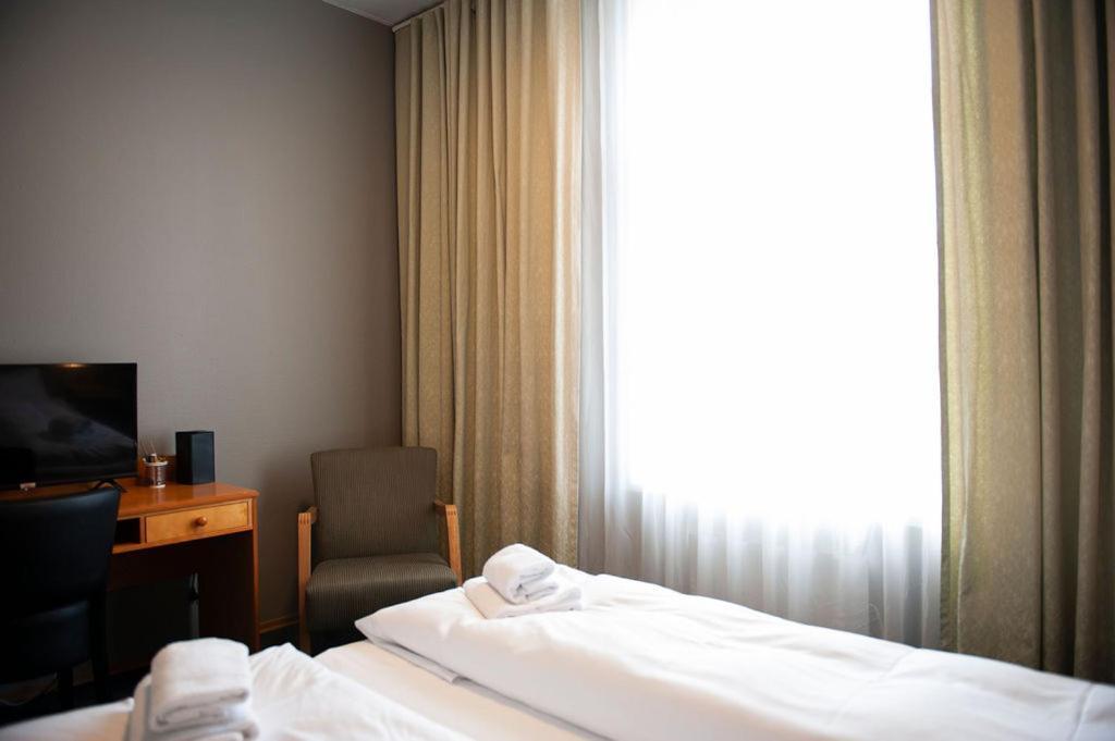 Henriks Hotell Skien Esterno foto